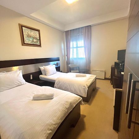 Hotel Aria Mitrovici  Bagian luar foto