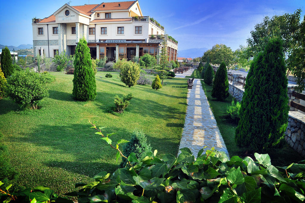 Hotel Aria Mitrovici  Bagian luar foto